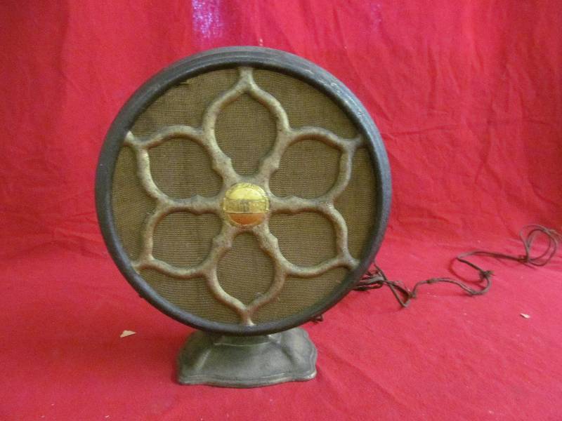 lot 104 image: Antique Atwater-Kent Speaker