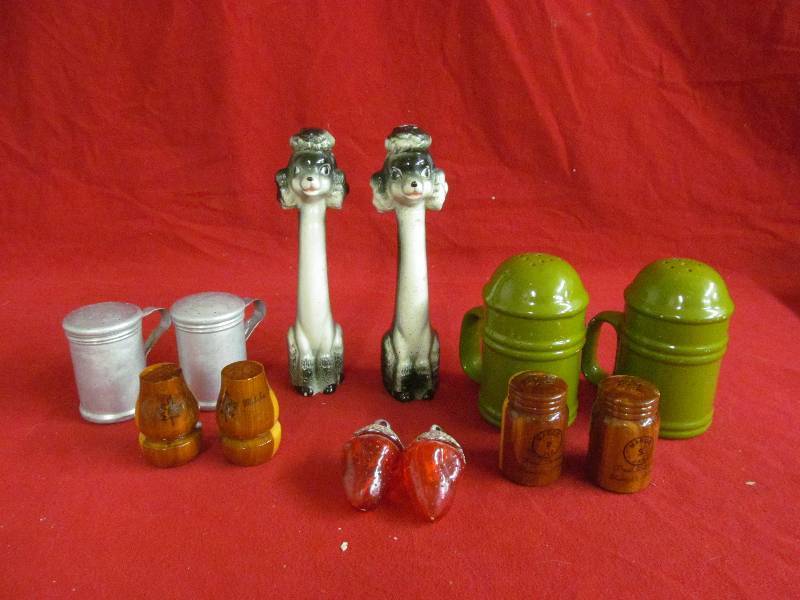 lot 131 image: salt and pepper shakers