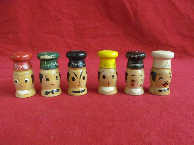 lot 132 image: vintage spice shakers