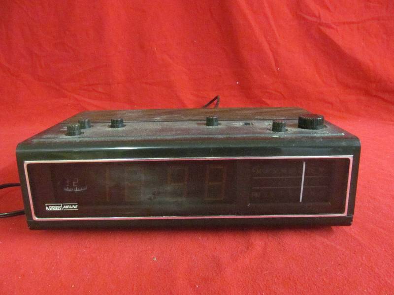 lot 150 image: Airline Montgomery Wards radio