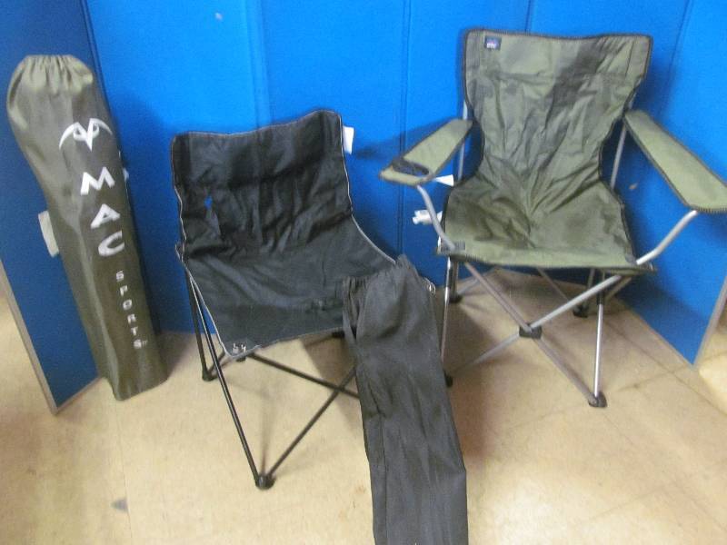 lot 154 image: camp chairs
