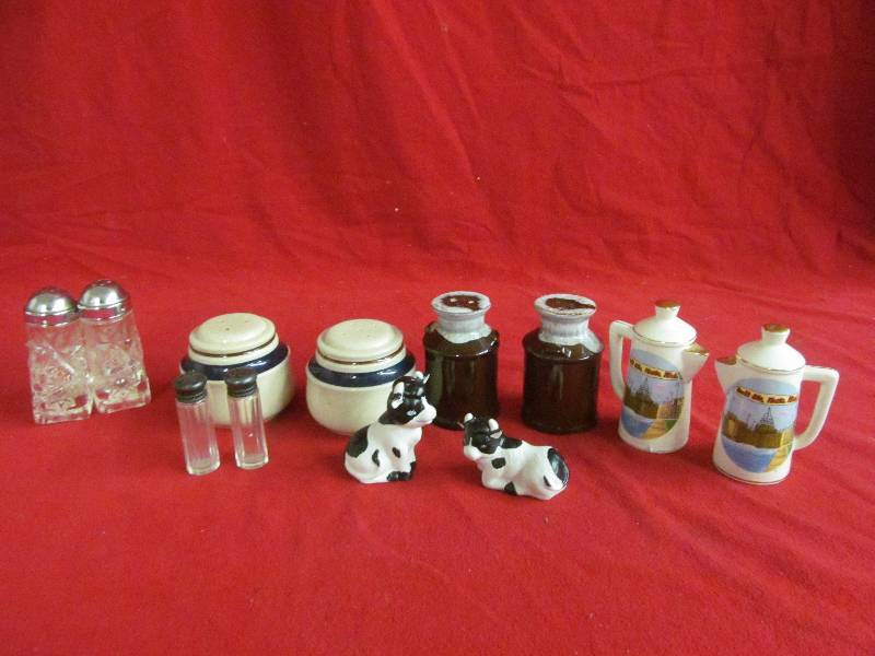 lot 163 image: vintage shaker sets