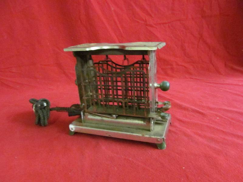 lot 164 image: vintage toaster