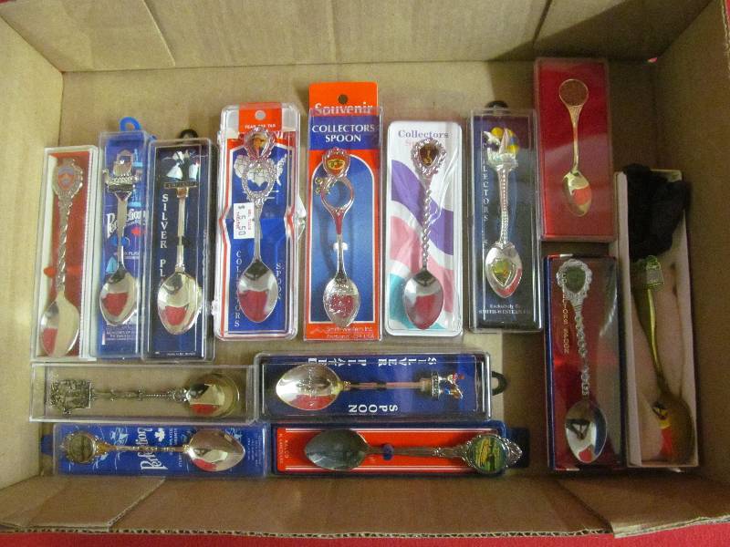 lot 174 image: Souvenir spoons