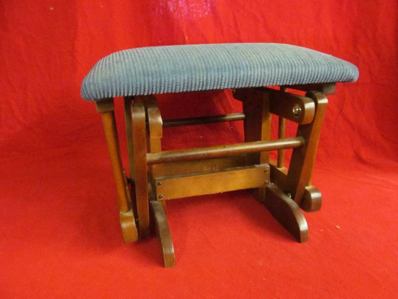 lot 200 image: Rocker ottoman