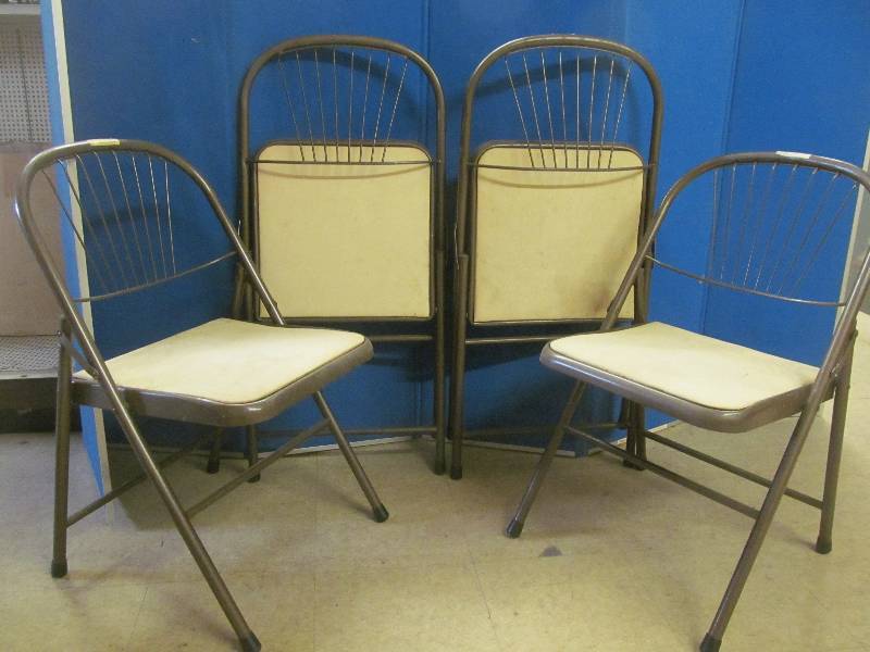 lot 203 image: folding chairs