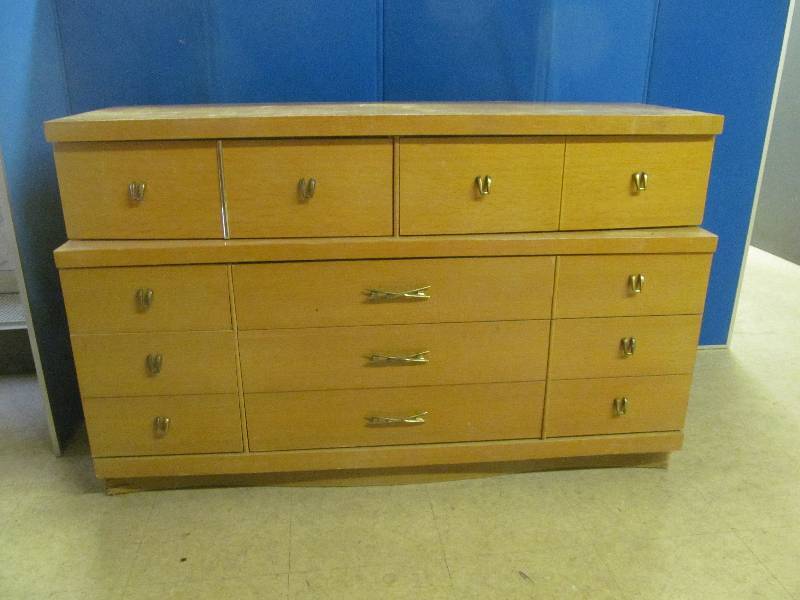 lot 204 image: dresser