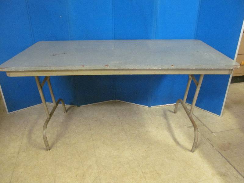 lot 210 image: folding table