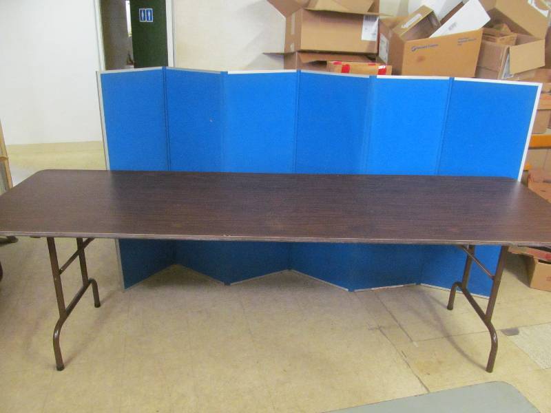 lot 211 image: folding table