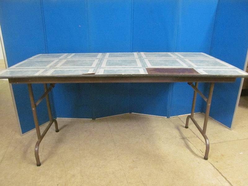 lot 212 image: folding table