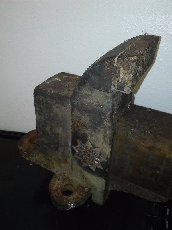 lot 7 image: Vice by American, 20 inches long,