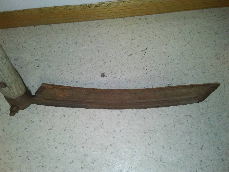 lot 9 image: Vintage Scythe,