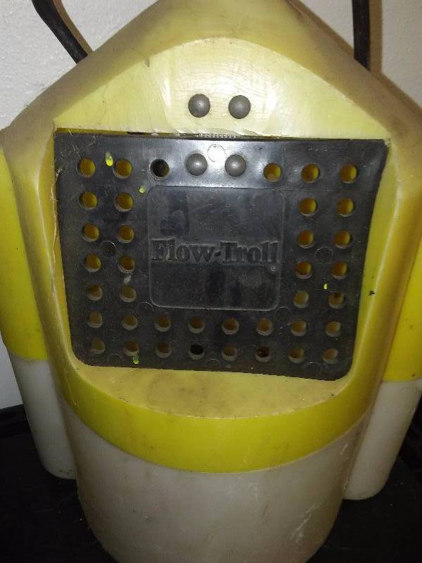 lot 12 image: Flow-Troll Minnow Bucket and Canteen