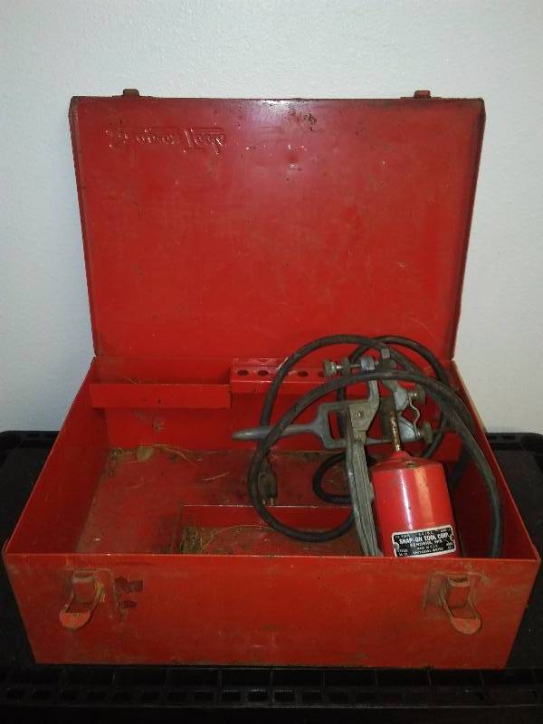 lot 71 image: Snap-on Mica Undercutter, Model AT-1 with metal case