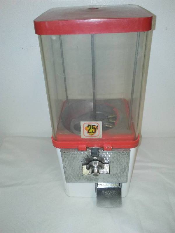 lot 2 image: Vintage Komet Koin King Coin 25 Cent Gumball Dispensing Machine Circa 1950