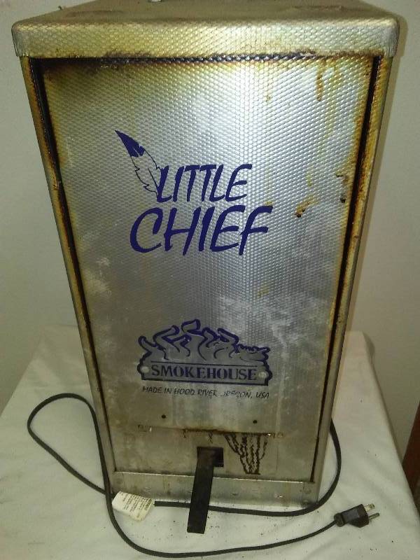 lot 33 image: Little Chief Electric Smoker
