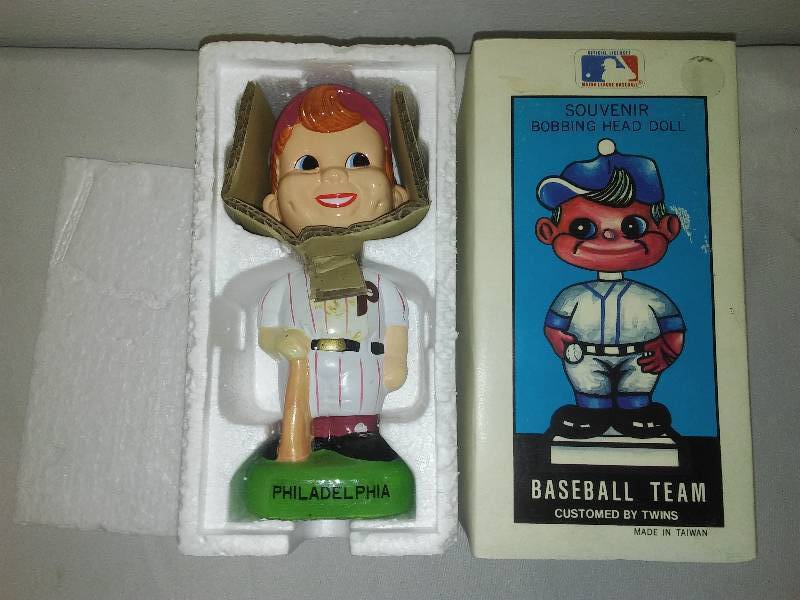 lot 38 image: MLB Souvenir Bobbing Head Doll, Philadelphia Phillies