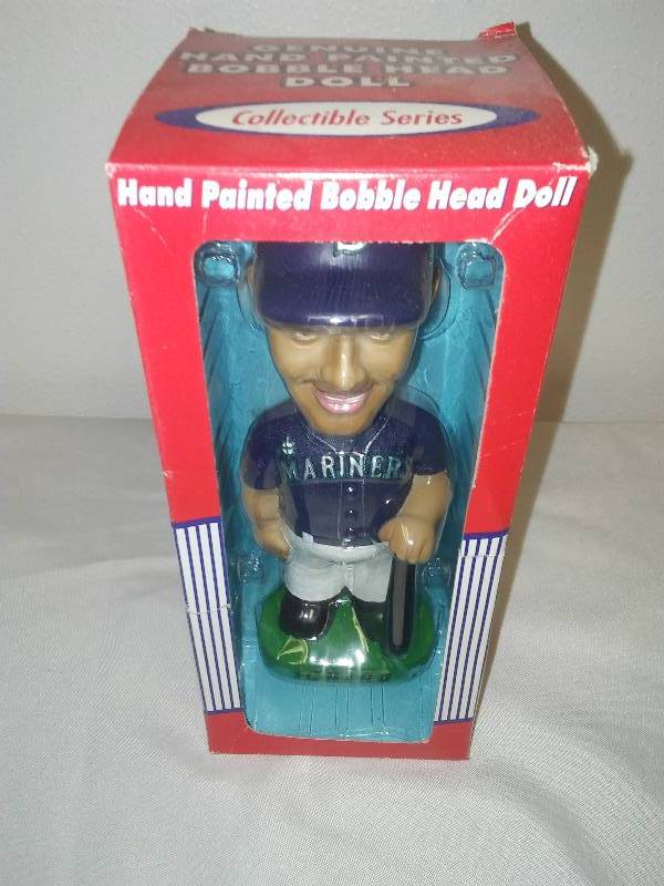 lot 39 image: Bobble Dobbles Ichiro Suzuki Bobblehead