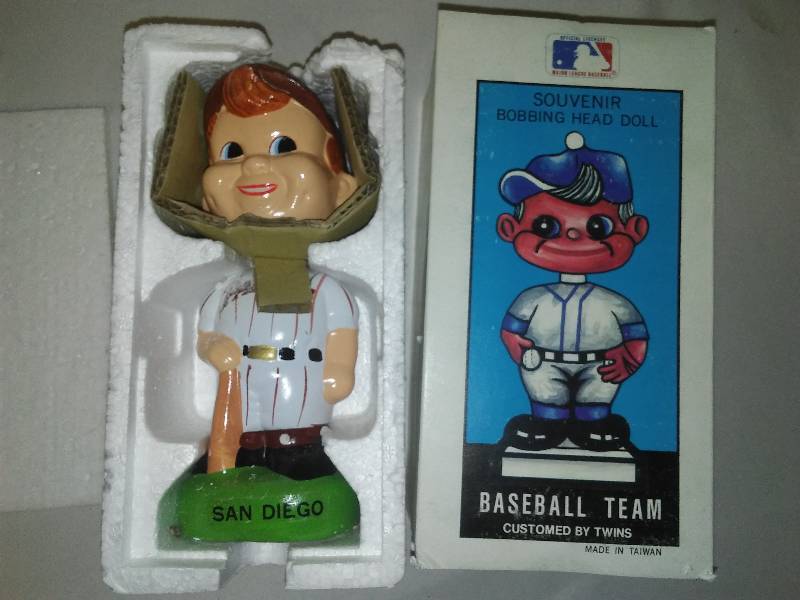 lot 45 image: MLB Souvenir Bobbing Head Doll, San Diego Padres