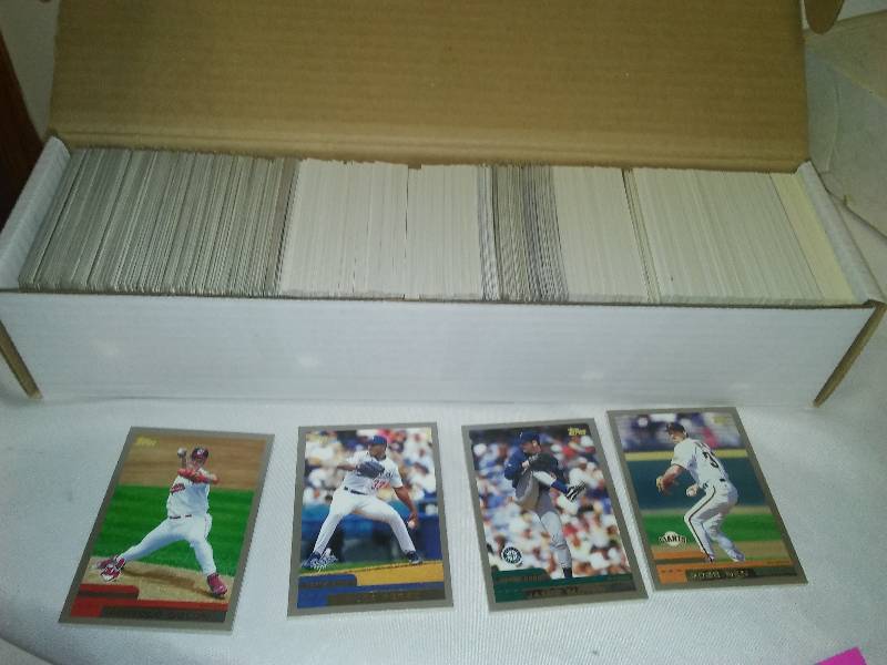 lot 49 image: Topps MLB Baseball cards, 2000 (approx. 800 cards)