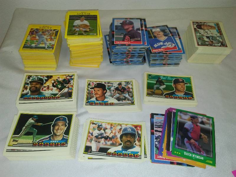 lot 52 image: 91 Fleer, 91 Topps 88 Dunruss and more Approx. 800 cards