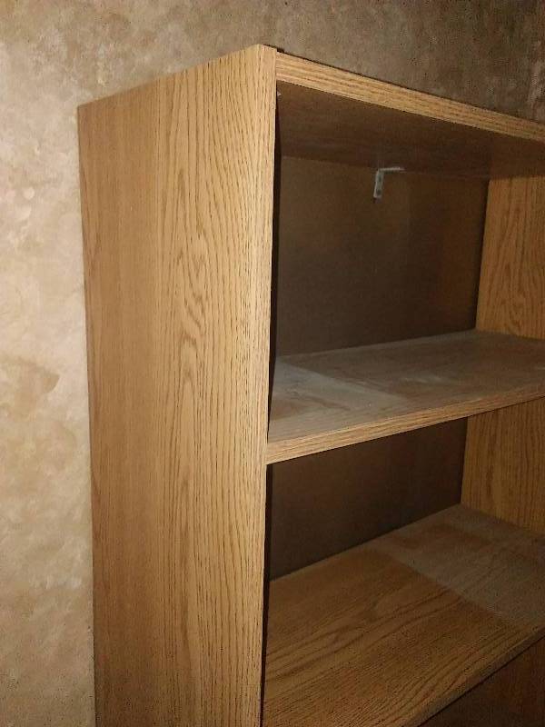 lot 84 image: Tall Book Shelf