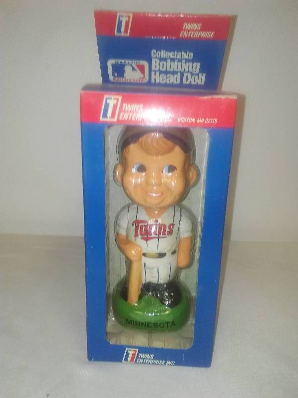lot 103 image: Minnesota Twins Bobble Head