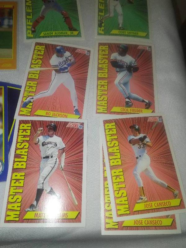 lot 120 image: 300 MLB Baseball Mixture, Super Stars, Hall of Fame, All-Stars Commons