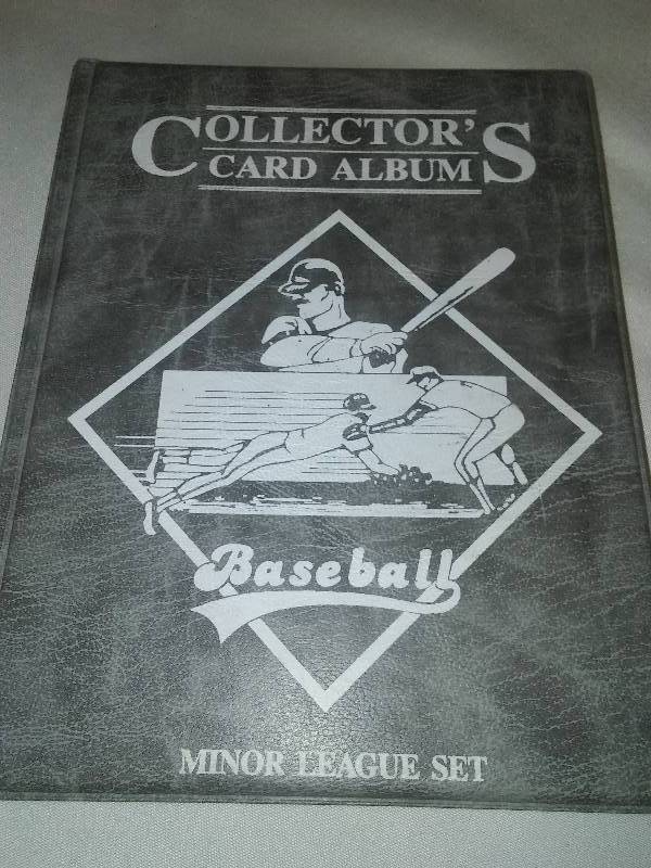 lot 135 image: Collector Book of MLB Baseball Stars, Alomar, Winfield, Ripken, Gwynn