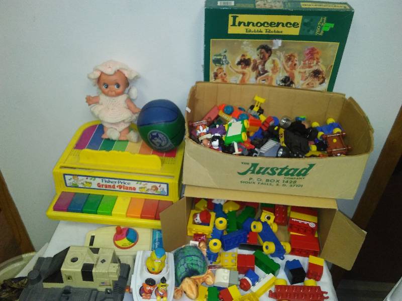 lot 89 image: Toys and Games