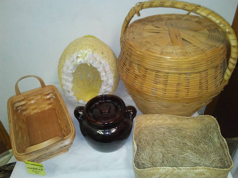 lot 91 image: Wicker Baskets and Vintage Bean Pot