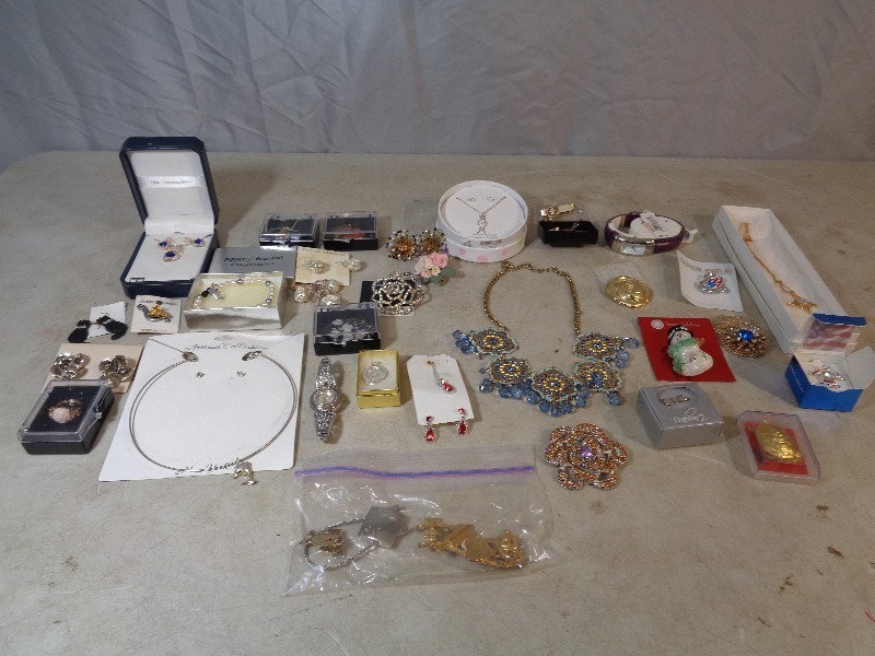 lot 3 image: Estate Jewelry