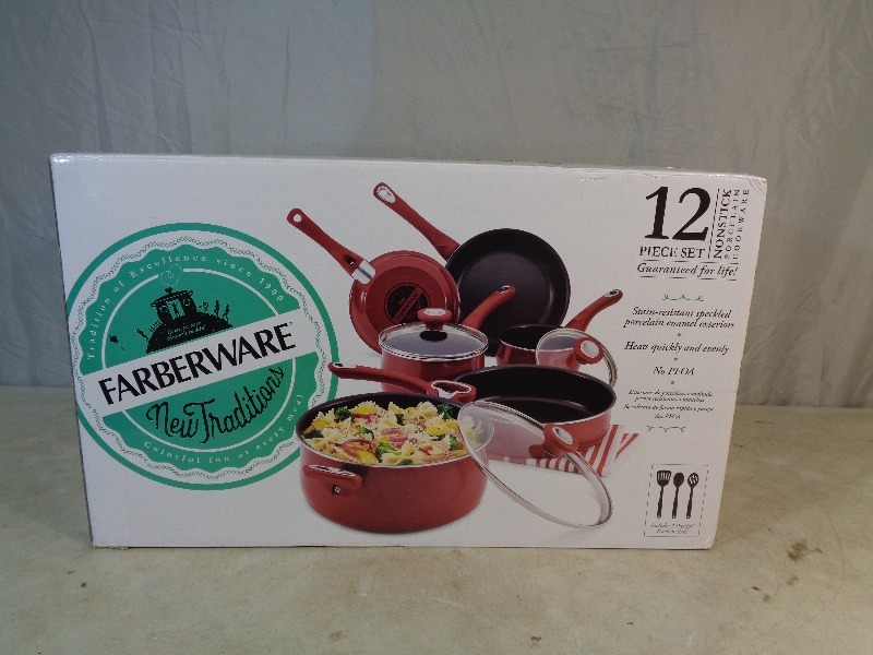 lot 8 image: New Farberware Pot  Pan Set