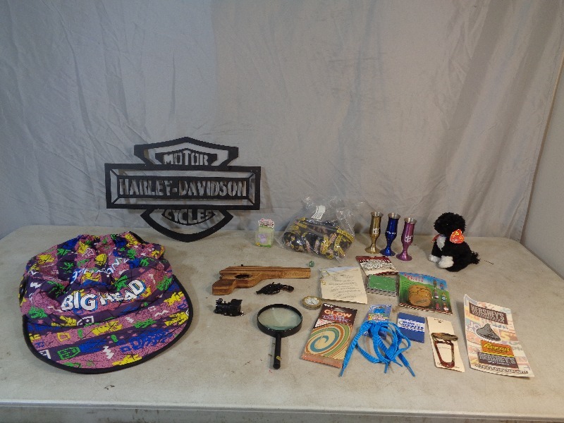 lot 12 image: Collectibles