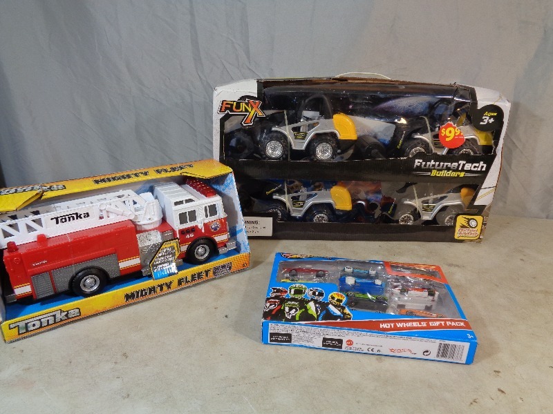 lot 17 image: 3 New Toys