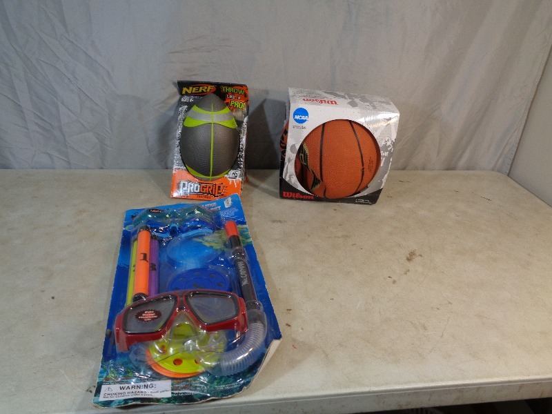 lot 18 image: 3 New Toys