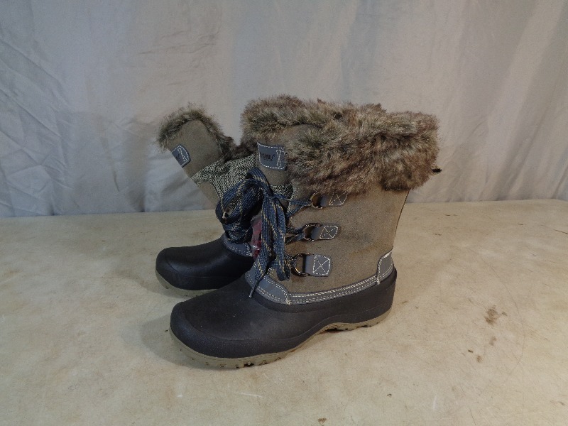 lot 21 image: New Womens Boots