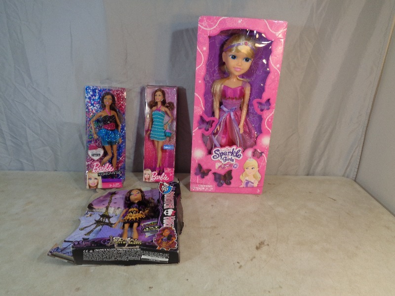 lot 26 image: 4 New Dolls  Barbies