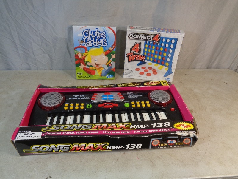 lot 27 image: 2 New Games and New Keyboard