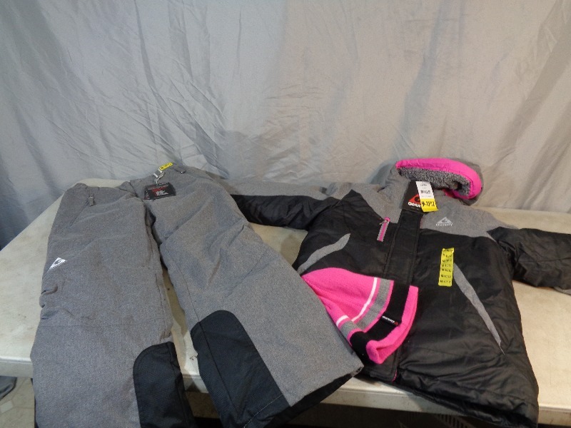 lot 29 image: New Girls Snow Set