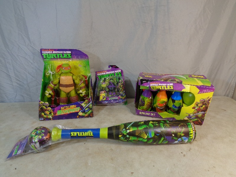 lot 30 image: 4 New Ninja Turtles Toys