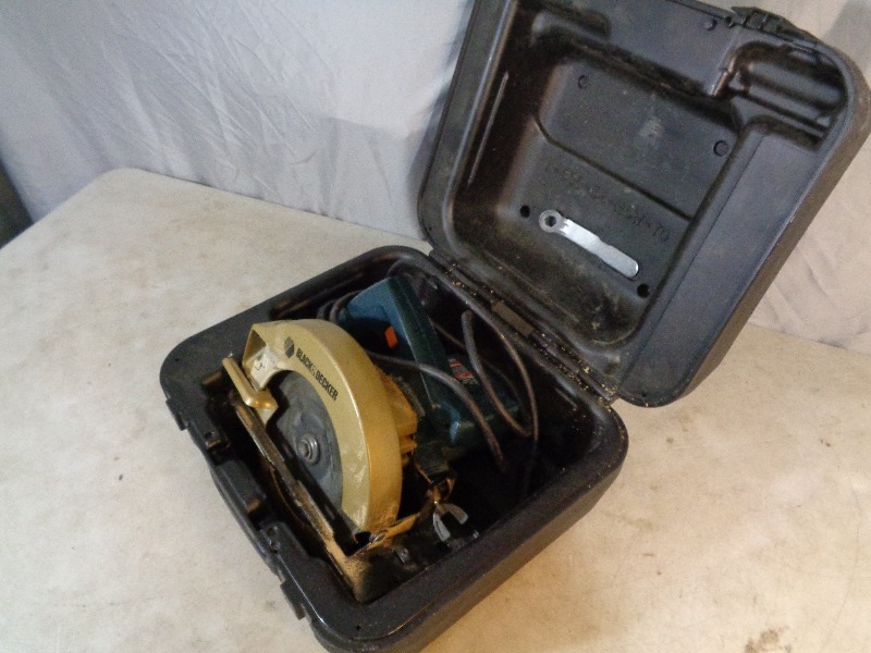 lot 32 image: Black and Decker Circular Saw