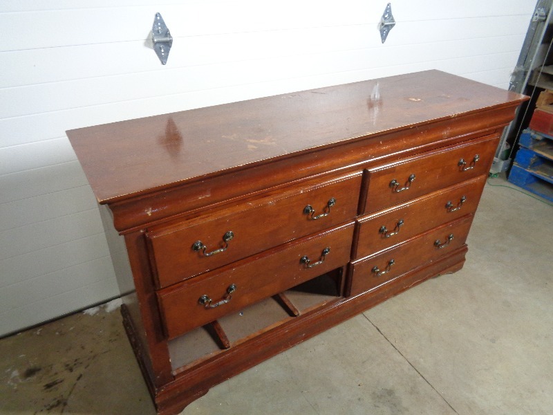 lot 121 image: Large Dresser