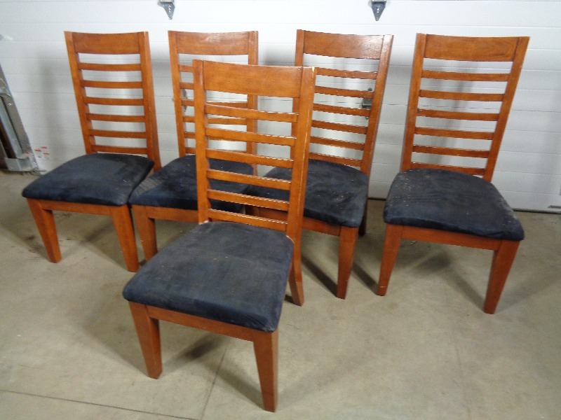 lot 122 image: 5 Dining Chairs