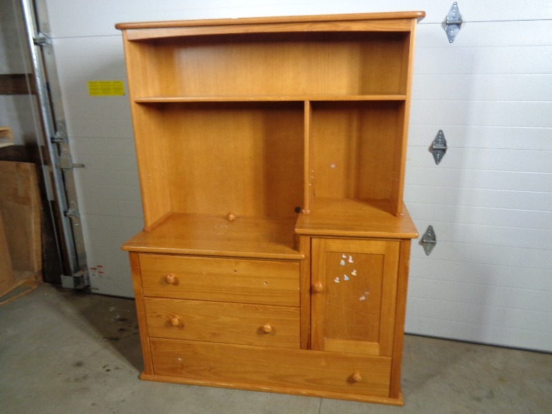 lot 125 image: Cabinet  Desk with Hutch