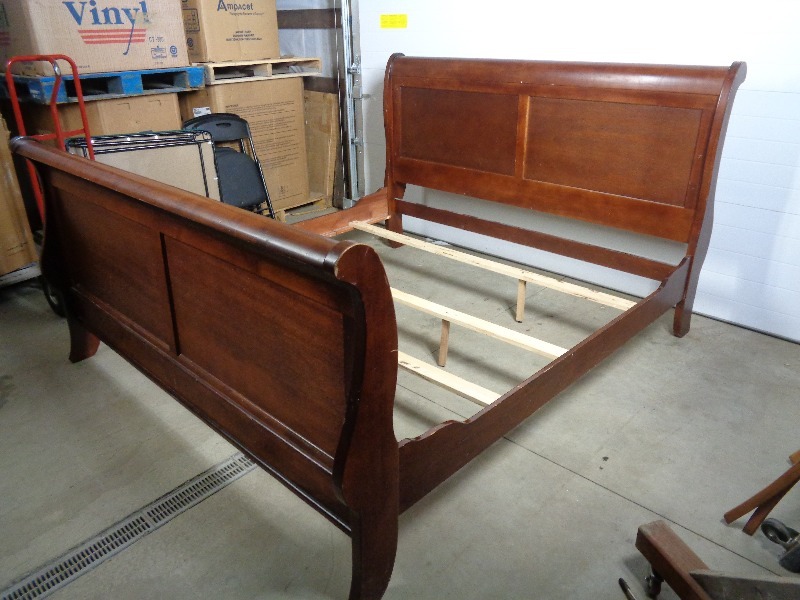 lot 133 image: King Size Sleigh Bed