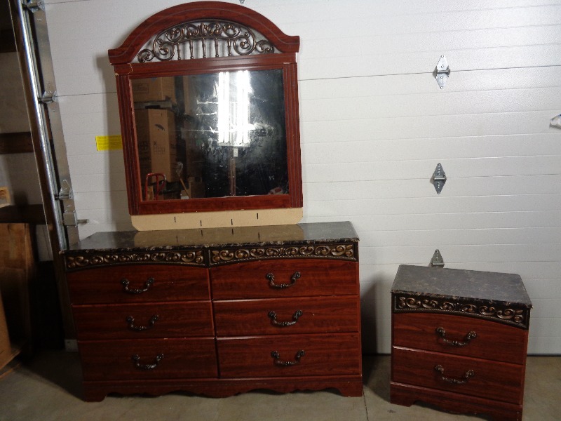 lot 134 image: Ashley Dresser Set