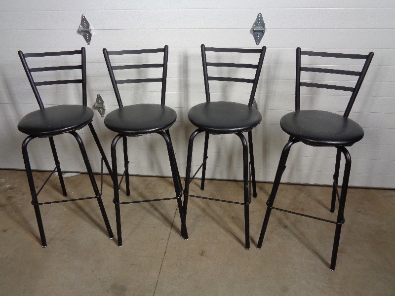 lot 139 image: 4 Stools