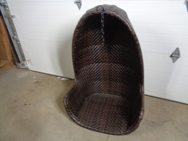 lot 154 image: Hanging Chair