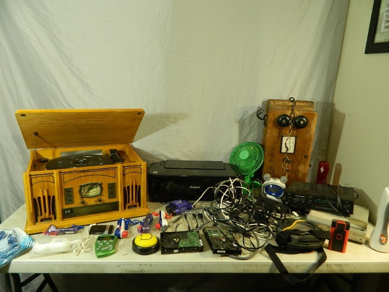 lot 65 image: Assorted Electronics